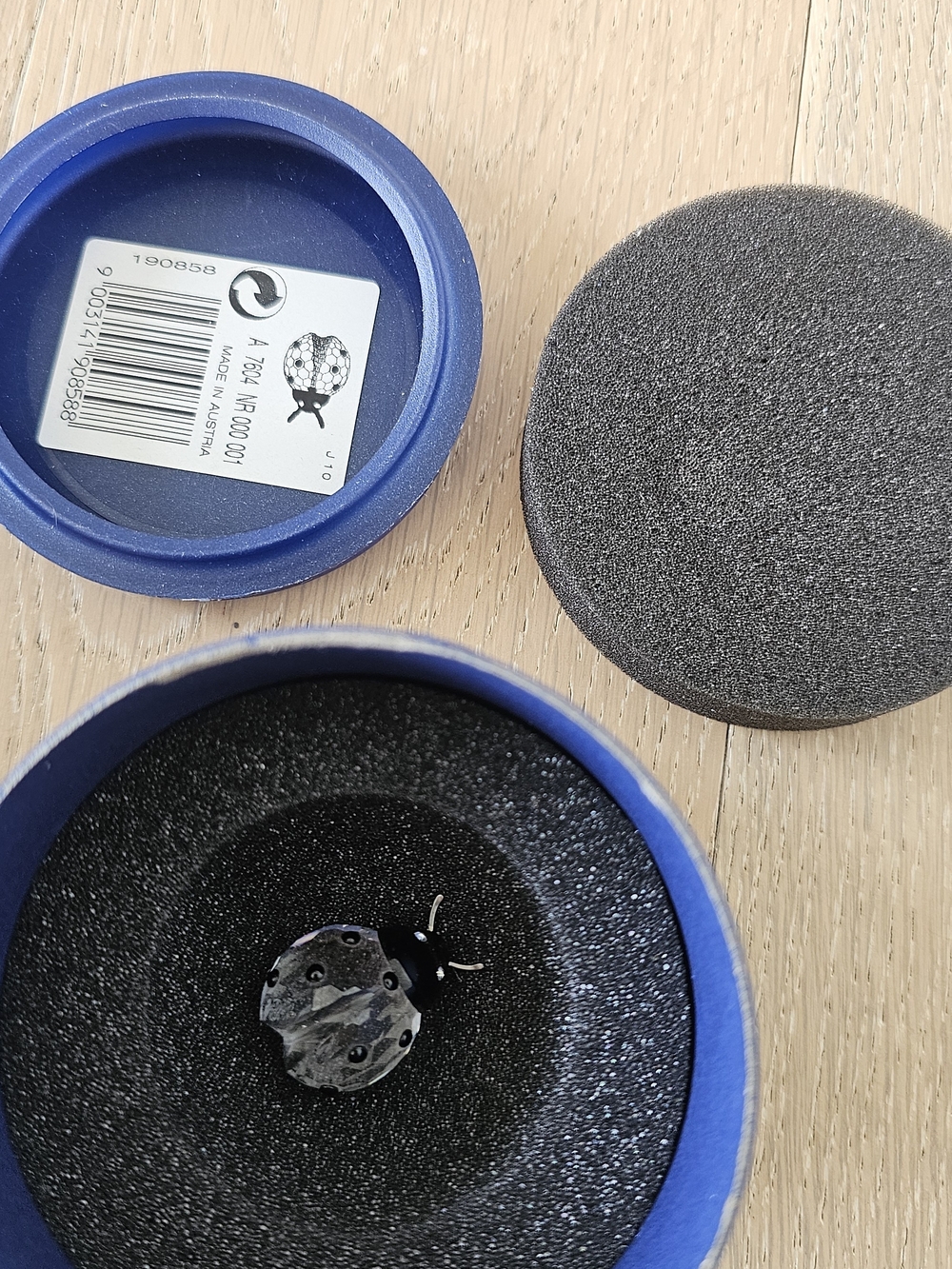 Swarovski Navy Gift Box and Certificate Set - Picture 5 of 7